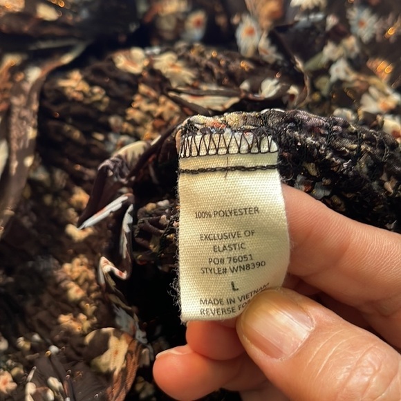 Timing Tie Bust Front Short Sleeves Crop Top. Size Sm & Lg P325/A2394 - Picture 5 of 7